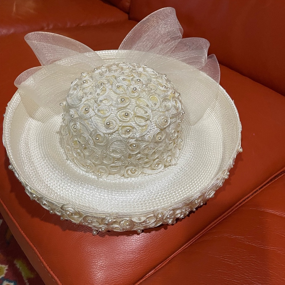 Vintage Ellie Fine Cream Hat with Bow and Pearl Details